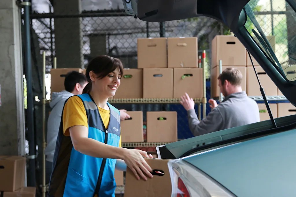 The best use yet for Amazon drivers—delivering for food banks