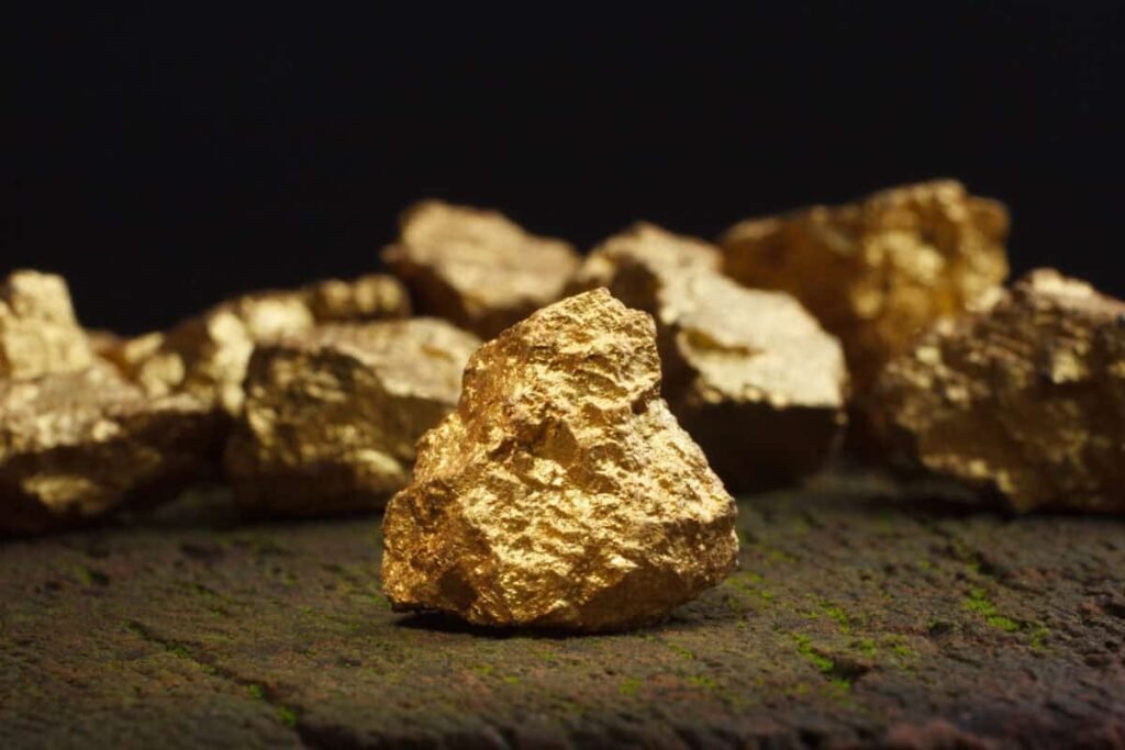1 Gold and Silver Mining Stock to Buy in May