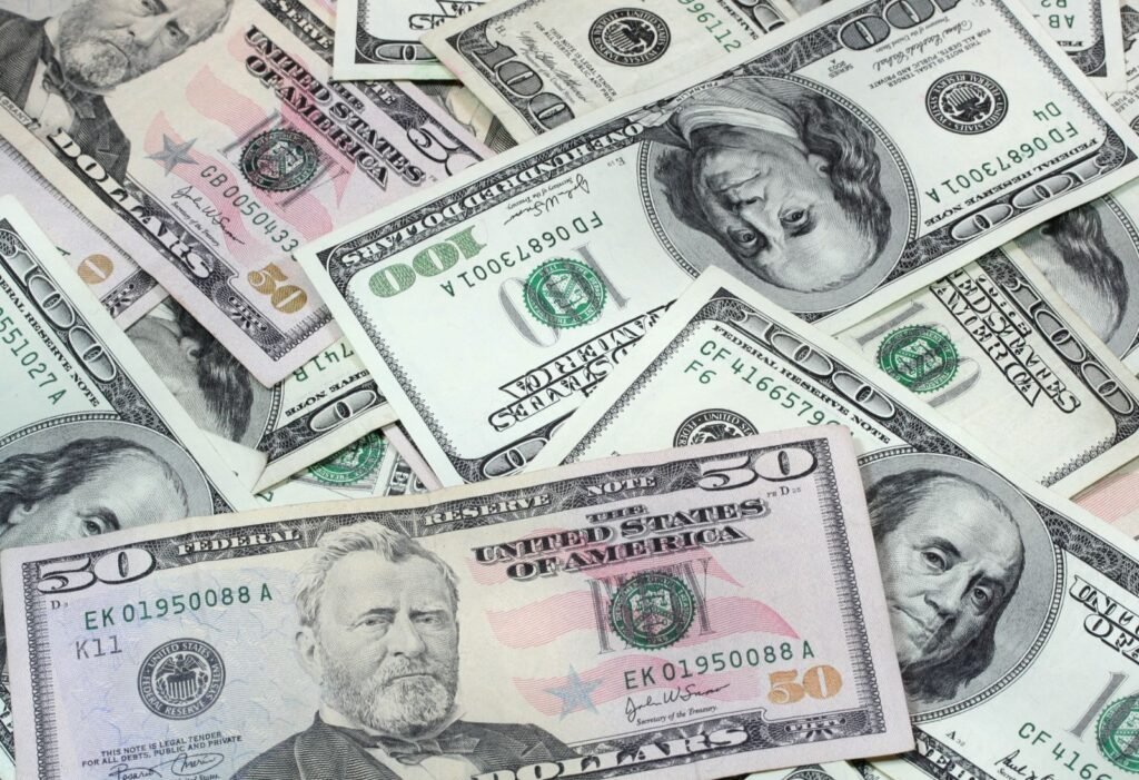 Dollar Rebounds as Trade Tensions Resurface