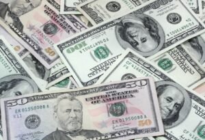 Dollar Rebounds as Trade Tensions Resurface