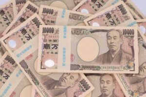 Dollar Weakens as Japan Intervenes in Forex Market to Support the Yen