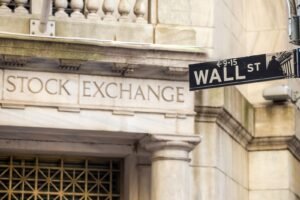 Stocks Finish Higher on Solid Earnings and a Resilient Labor Market