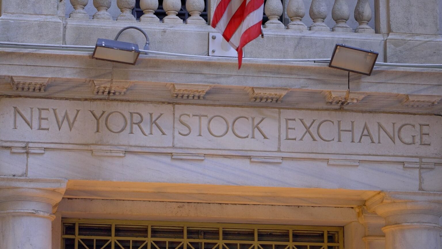 Stocks Settle Higher as a Weak Jobs Report Allays Rate Hike Fears