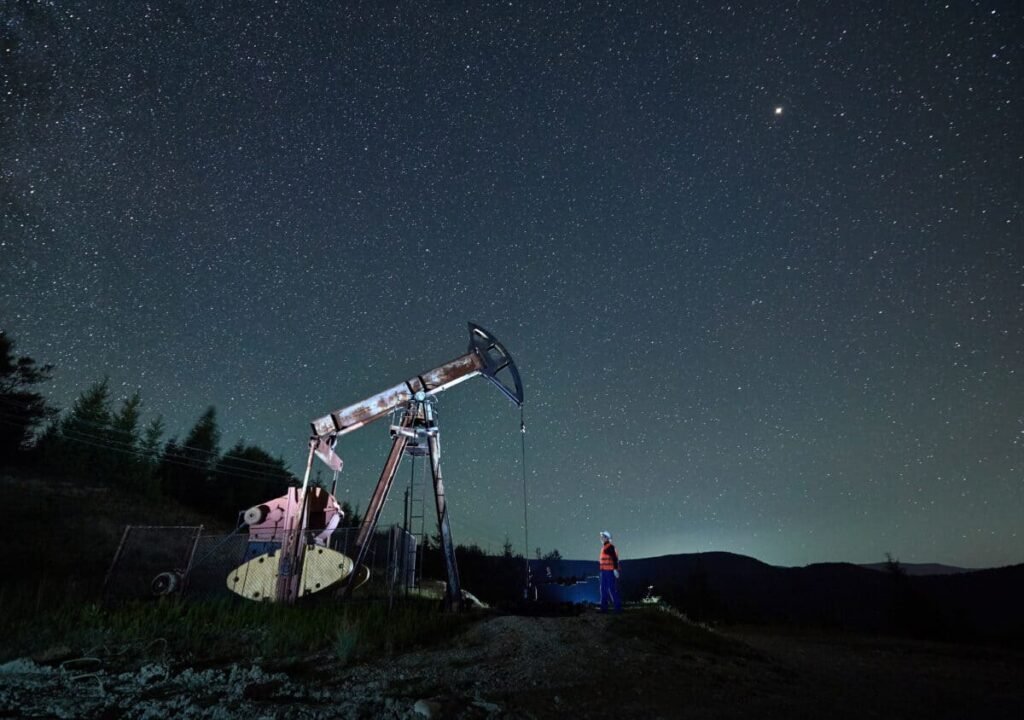 I Would Place My Bets on Whitecap Resources Following Their Record-Breaking Q2 oil pump jack under night sky