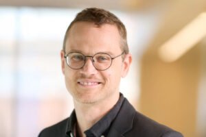 Q&A: How AI came to model the “messy” human mind | MIT News